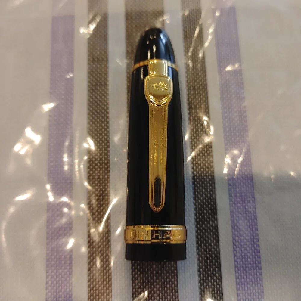 Fountain Pen color: Black and Gold